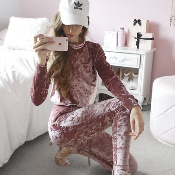 ✨Crushed Velvet Lounge Suit Set✨ - Picture 2 of 7